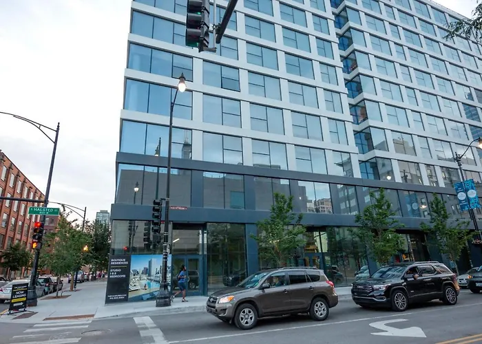 Ferienwohnung W Loop 2Br W Gym Pool In Heart Of Greektown Chi-561 Chicago