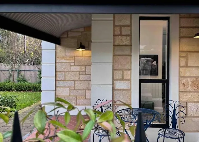 Executive Living In City Fringe Location Adelaide