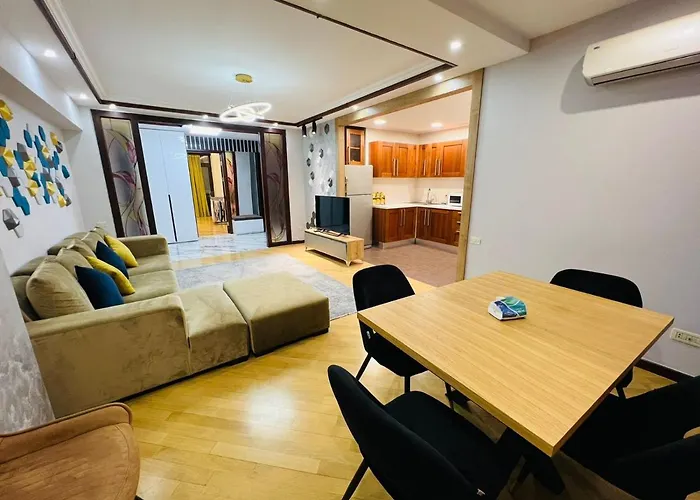 City Center Cozy 3Bedroom Apartment With Unique Design And Hot Tub , 2Bathroom, Middle Of Center, By Republic Square Erivan