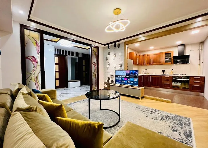 City Center Cozy 3Bedroom Apartment With Unique Design And Hot Tub , 2Bathroom, Middle Of Center, By Republic Square Erivan