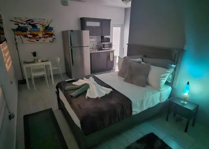 Urban Lodgings One @ Roosevelt 457 San Juan