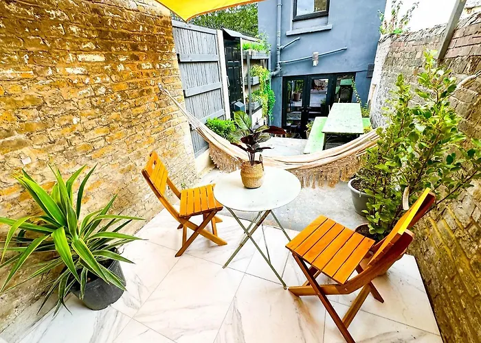 Ferienwohnung Modern Flat With King Bed, Garden & Outdoor Dining London