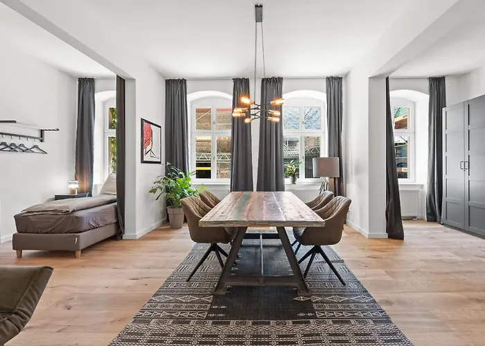 The Strassburger, Stylish 3 Bedroom Apartment In Mitte, Group & Family Friendly, 4- 6 Guests Berlin