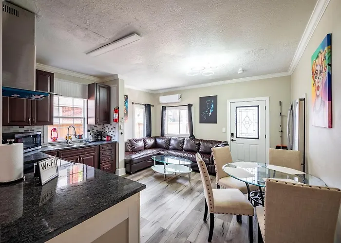 4BR HOME SLEEPS 13 DOWNTOWN/Pet Friendly/EVCharger Houston