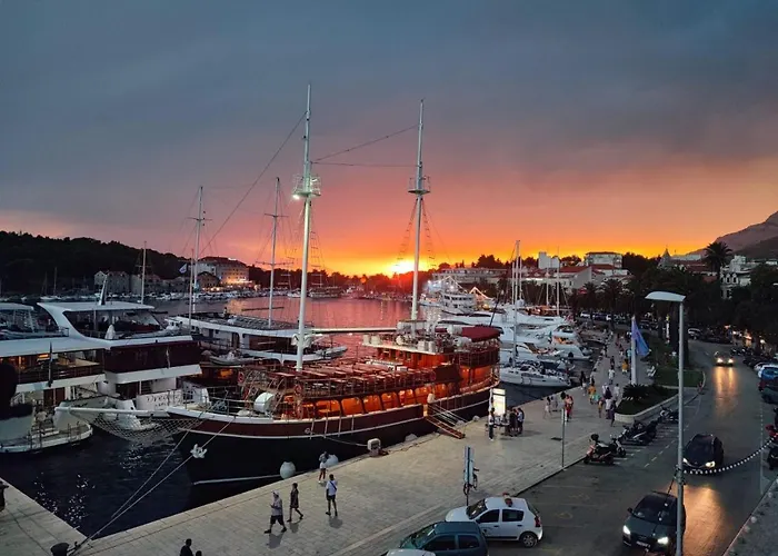 Ferienwohnung Port On Riva With Parking And Sea View Makarska