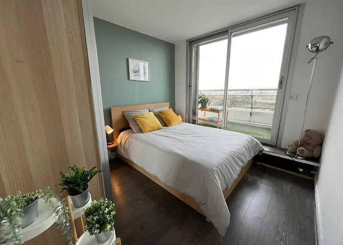 Ferienwohnung Above Paris Eiffel Tower view Balcony
