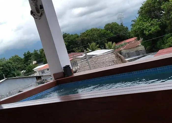 3 Bedroom & Terrace Pool La Ceiba