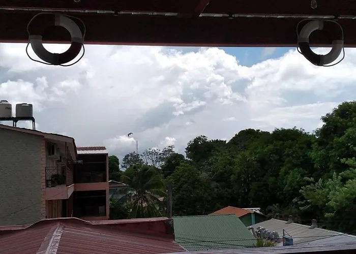 3 Bedroom & Terrace Pool La Ceiba