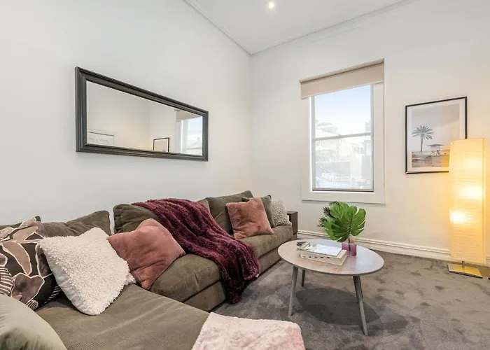 Villa Walk To The Mcg & Aami Park - Free Late Checkout - Great Location & Backyard Melbourne City