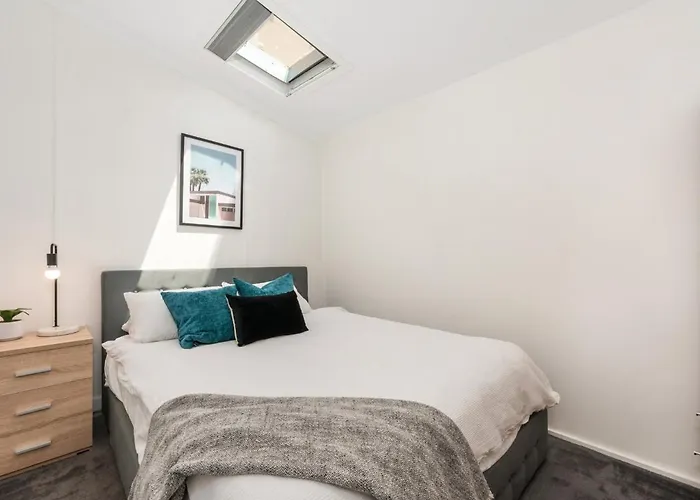 Villa Walk To The Mcg & Aami Park - Free Late Checkout - Great Location & Backyard Melbourne City