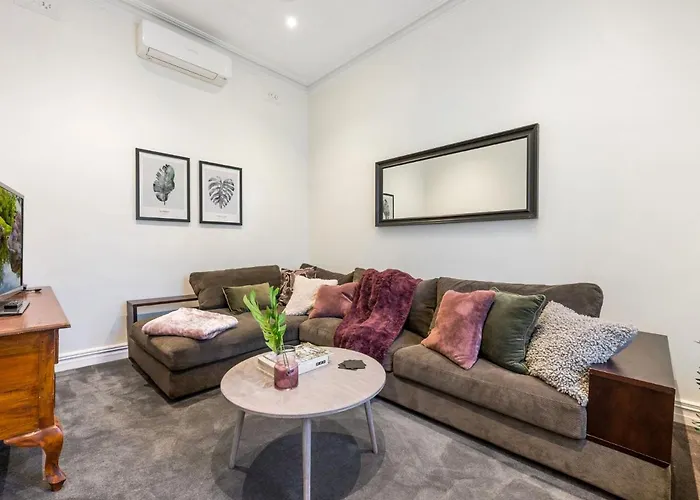 Villa Walk To The Mcg & Aami Park - Free Late Checkout - Great Location & Backyard Melbourne City