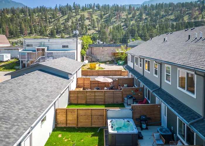 Serene Peaks, Private Hot Tub, Peaceful Radium Hot Springs