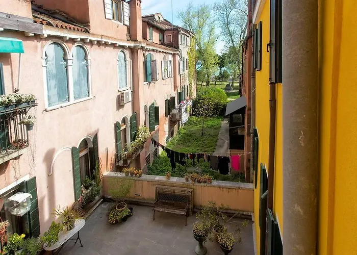 Biennale Comfort House - Modernita A Castello Venedig