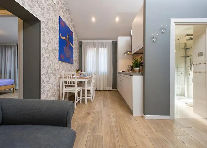 Biennale Comfort House - Modernita A Castello Venedig