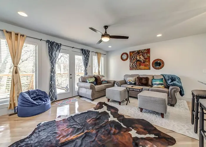 Nashville'S Broadway: Your Spacious Home