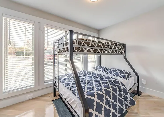 Nashville'S Broadway: Your Spacious Home