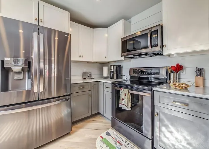 Nashville'S Broadway: Your Spacious Home