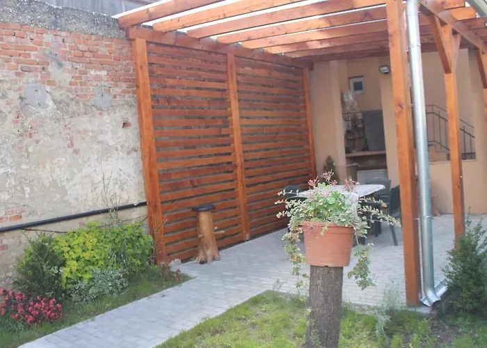 Suterenovy Apartman V Centre Piest'any