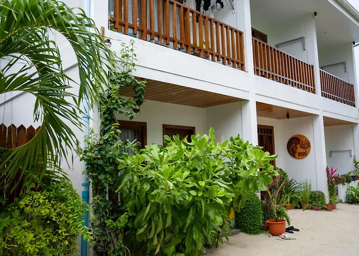 Hotel Akiri Dhigurah Dhigurah 