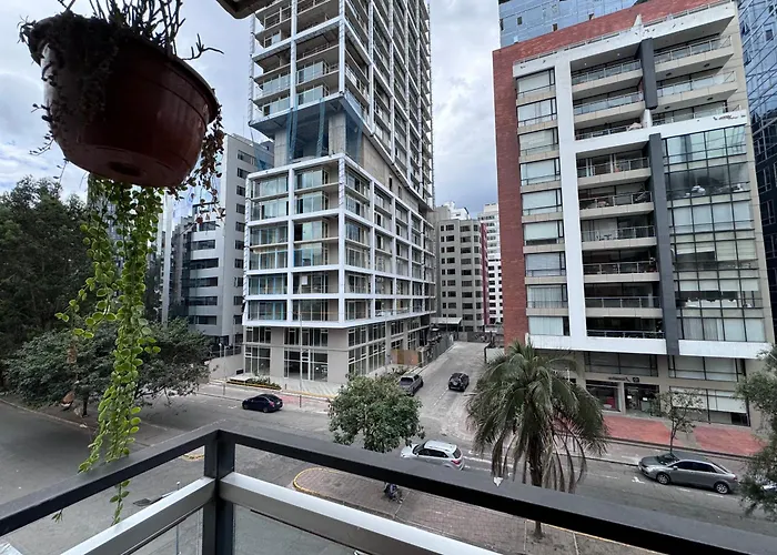 Departamento De Lujo 3 Dormitorios, 5 Camas, 1 Sofa Cama, 11 Personas, Con Terraza Abierta, Wiffi Y Parking Free Quito