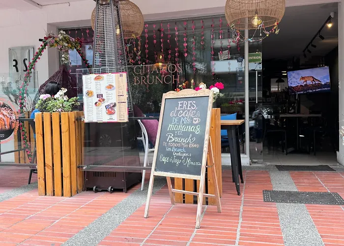 Departamento De Lujo 3 Dormitorios, 5 Camas, 1 Sofa Cama, 11 Personas, Con Terraza Abierta, Wiffi Y Parking Free Quito