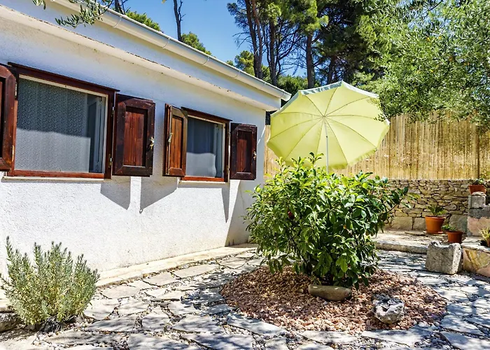 Holiday House With A Parking Space Split - 22315