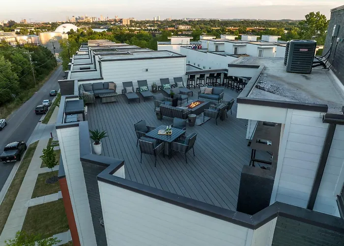 Rooftop Skyline Views Dt Nash Sleeps 12 Nashville