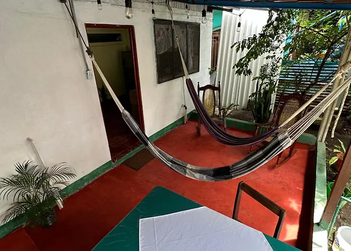 The Corner House - Hospedaje Con Encanto En Tortuguero