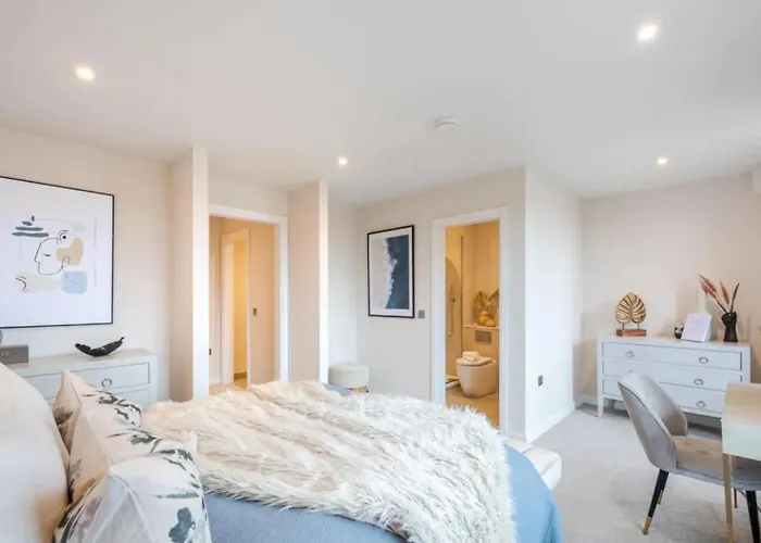 Kings Mews Elegance: City Sparrow'S Premier 3-Bedroom Residences London