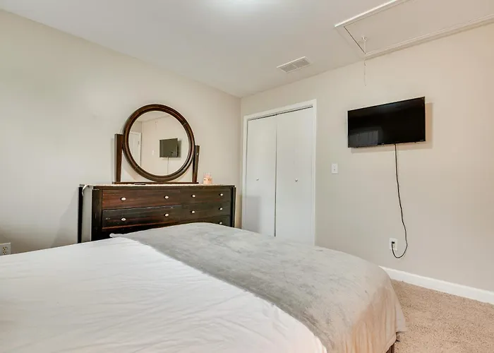 Pet-Friendly Atlanta Home: 9 Mi To Downtown!