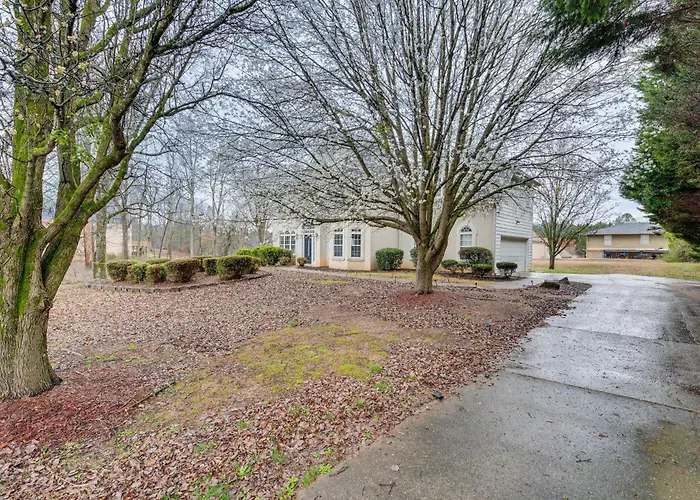 Pet-Friendly Atlanta Home: 9 Mi To Downtown!