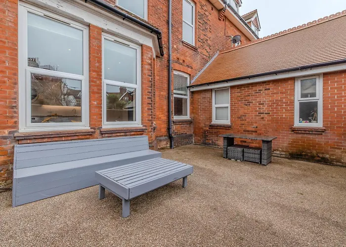 Garden I Two Bedroom I Two Bathroom I Slp 6 Guests Hove