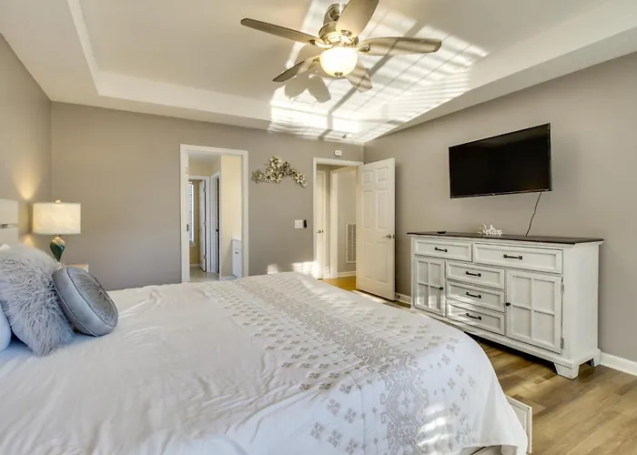 Pet-Friendly Savannah Gem - 12 Mi To Tybee Island!