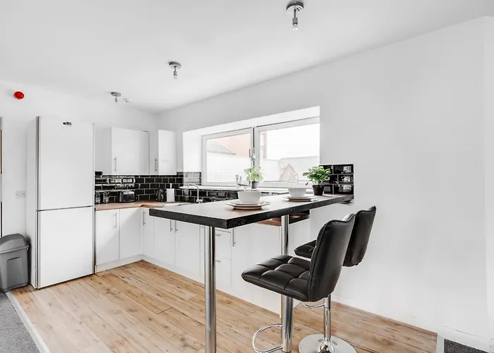 Large Central Apartment - Free Nearby Parking Liverpool