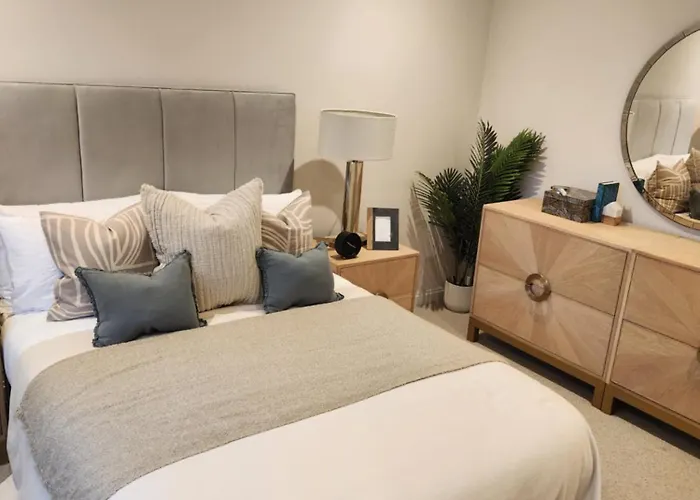Kings Mews Elegance: City Sparrow'S Premier 3-Bedroom Residences London