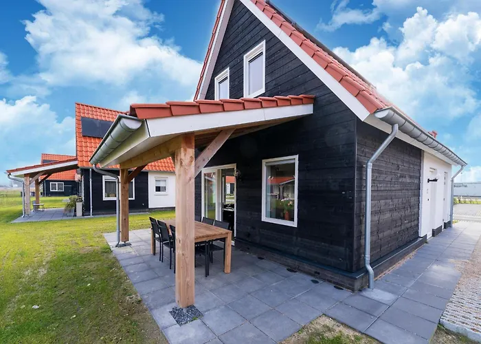 Luxurious Holiday Home With Parking Scherpenisse