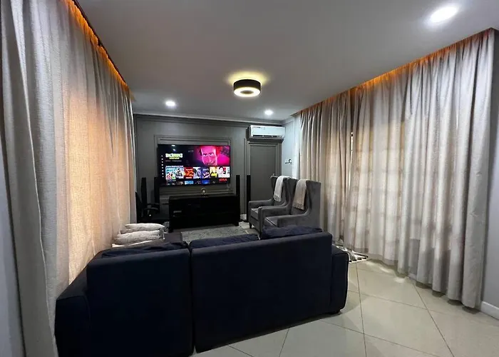 Modern Home With 75” Tv, 5Mints From Beach & City Daressalam