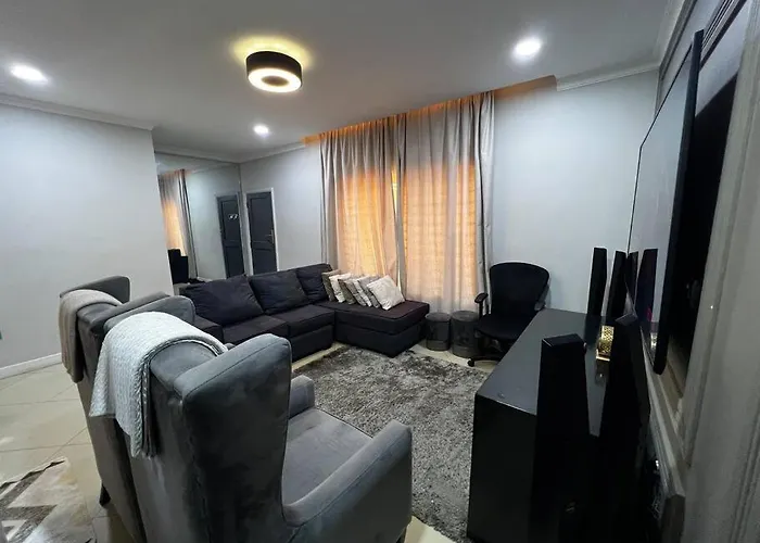 Modern Home With 75” Tv, 5Mints From Beach & City Daressalam