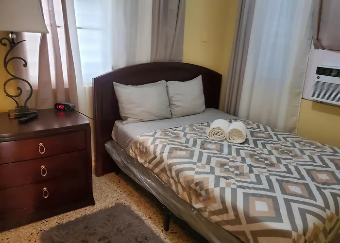 310 Del Valle Central, Freshly Remodeled 3 Bedroom Home Sleeps 8 San Juan