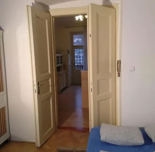 Authentic, Traditional Airbnb In Central Prague !