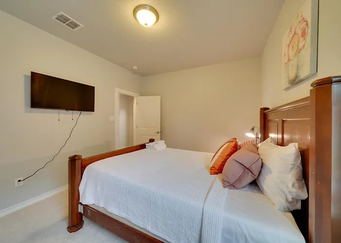 Pet-Friendly San Antonio Home Near Lackland Afb!