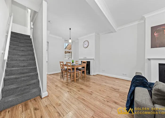3 Bed Home In Forest Gate - Waltham Forest London