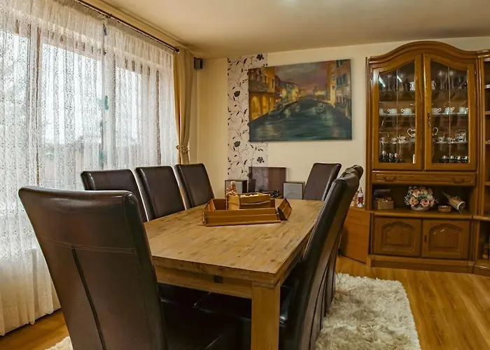 Casa Maxim - Locuinta Privata La Poalele Masivului Straja Lupeni 