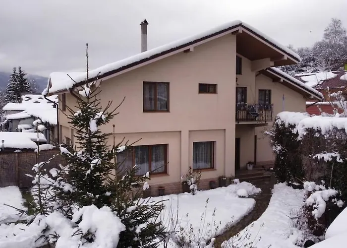 Casa Maxim - Locuinta Privata La Poalele Masivului Straja Lupeni 