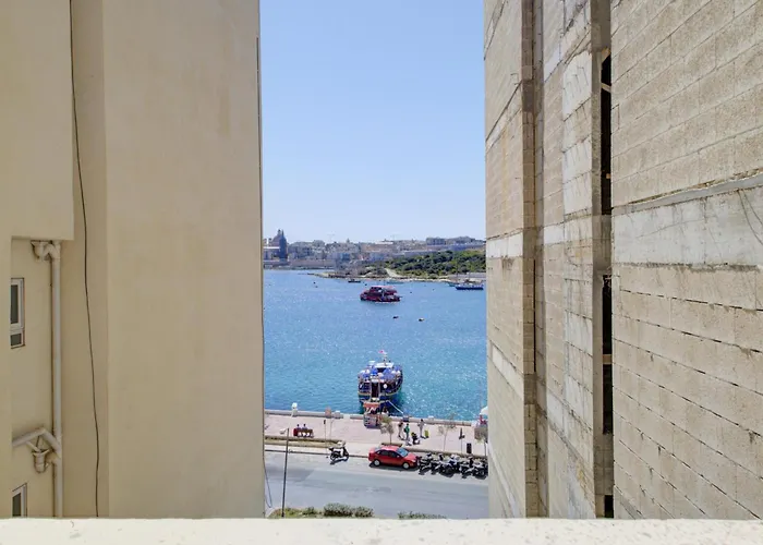 Stylish Sliema Apartments & Penthouse With Seaviews And Jacuzzis