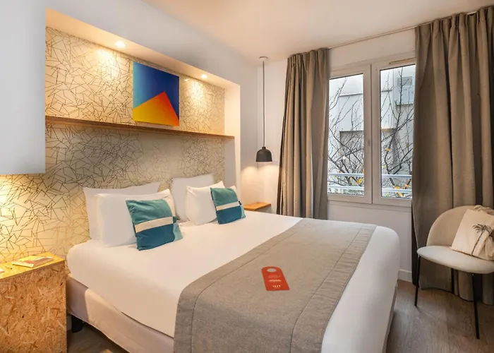 Hotel Izzy Issy-les-Moulineaux