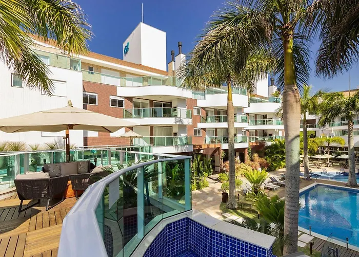 Boulevard 204A - Excelente Apartamento Em Condominio De Luxo No Centro De Bombinhas - Piscina - Jacuzzi - Academia - Portaria 24H.
