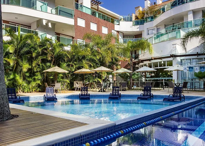Boulevard 204A - Excelente Apartamento Em Condominio De Luxo No Centro De Bombinhas - Piscina - Jacuzzi - Academia - Portaria 24H.