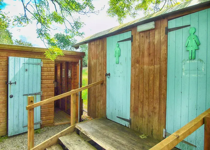 Hotel Ceridwen Glamping, double decker bus&Yurts Llandysul