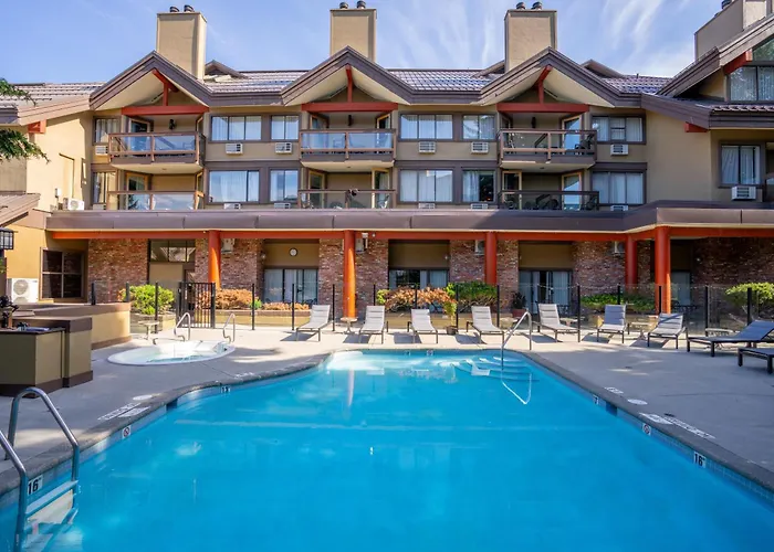 Whistler Village Inn&Suites